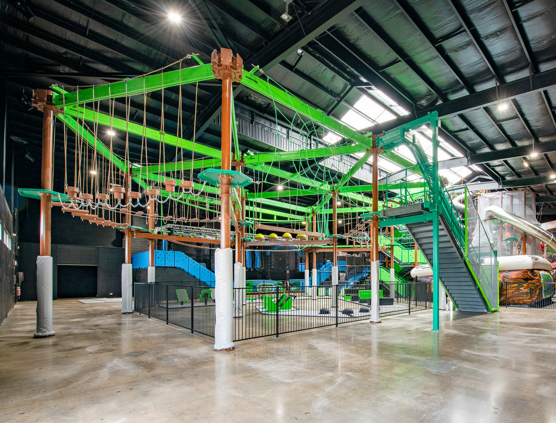 大型購物中心室內高空拓展塔