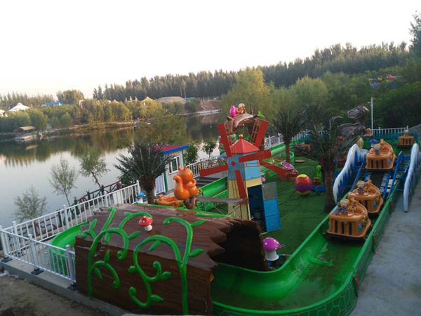 叢林探險(xiǎn)游樂(lè)設(shè)備